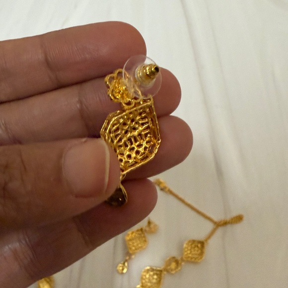 NWT Turkish designer Elegant Gold Necklace and Earring Set - Picture 6 of 7